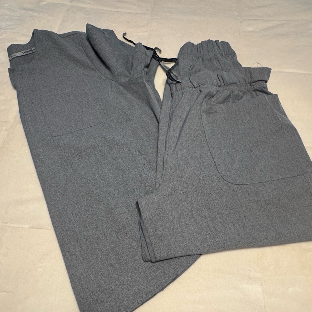 Cuddl Duds Women's Charcoal Gray Scrub Set